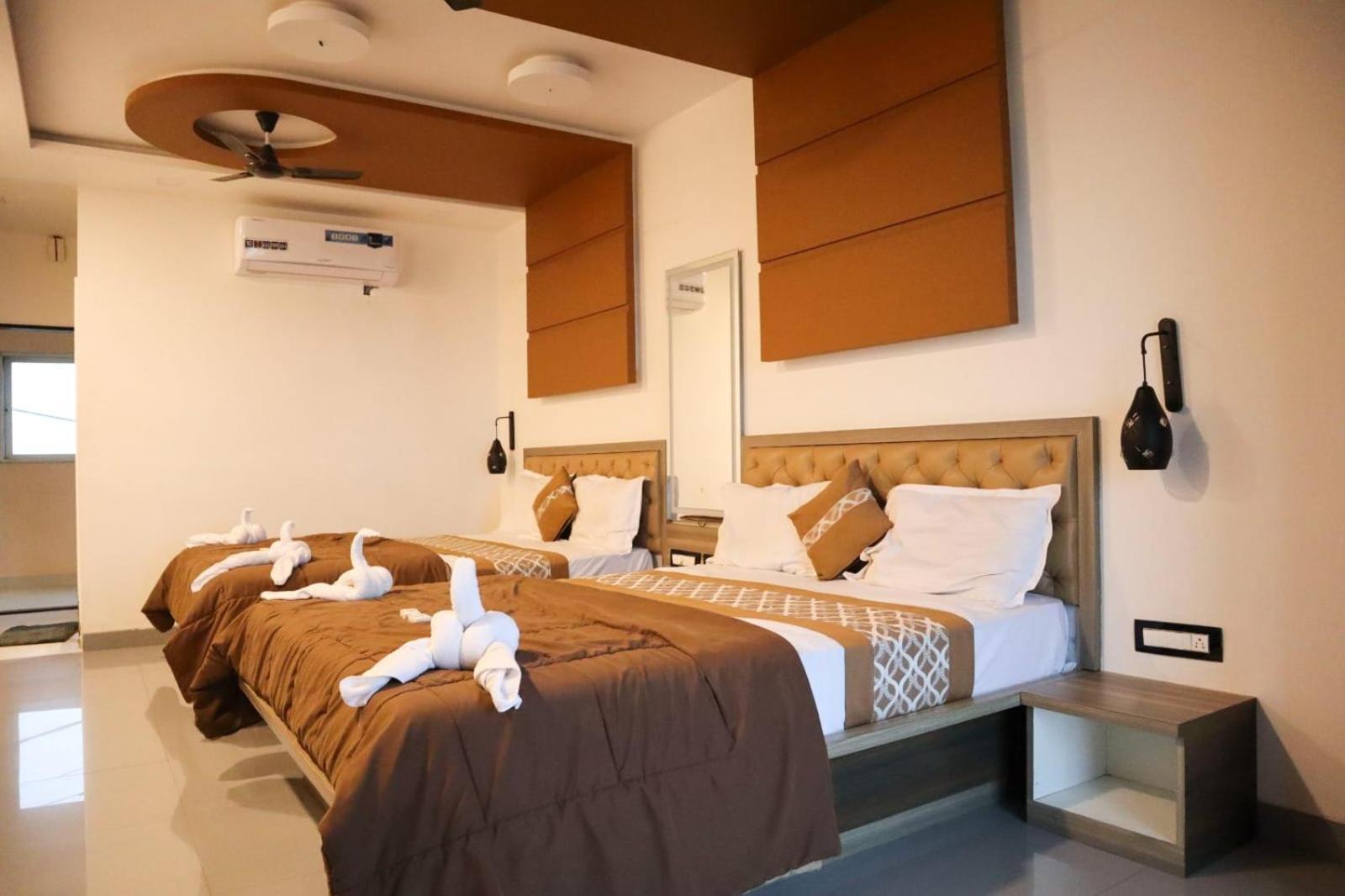 Hollywood Palace Resort Panchgani Exterior photo