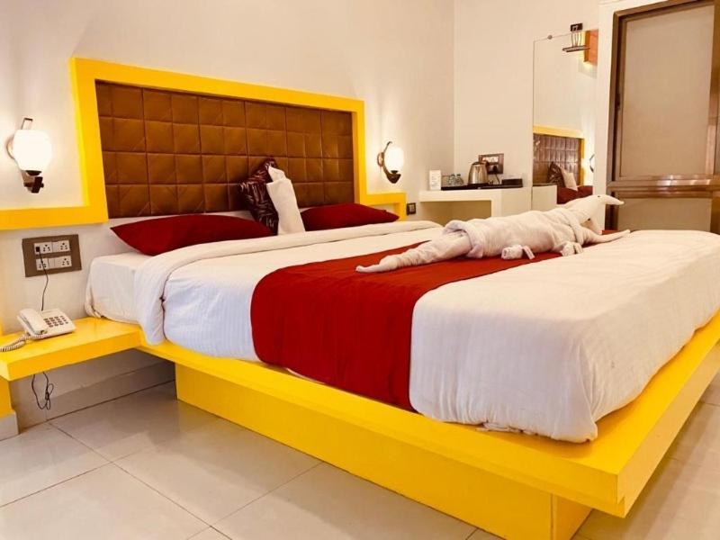 Hollywood Palace Resort Panchgani Exterior photo