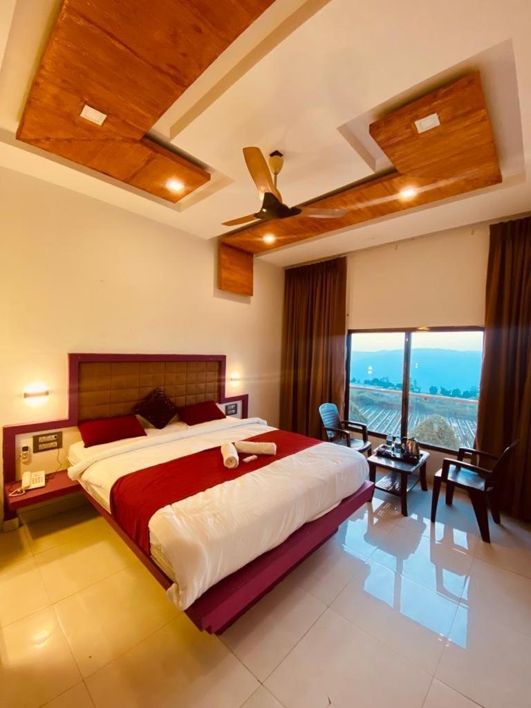 Hollywood Palace Resort Panchgani Exterior photo