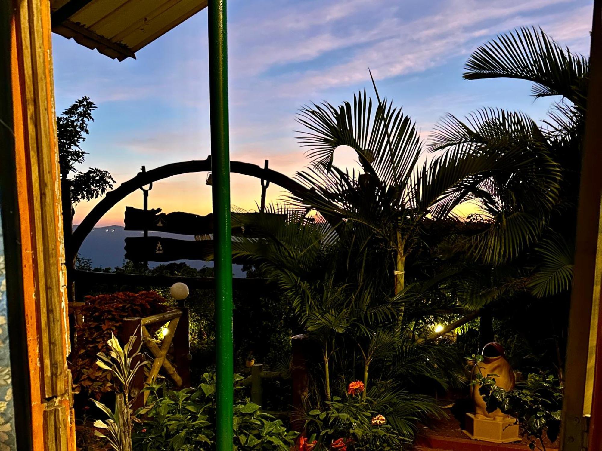 Hollywood Palace Resort Panchgani Exterior photo