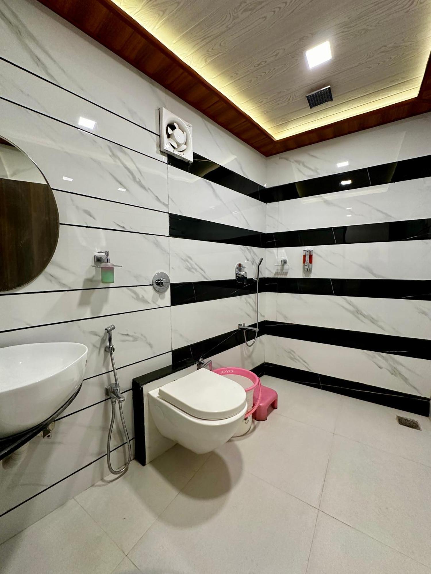 Hollywood Palace Resort Panchgani Exterior photo