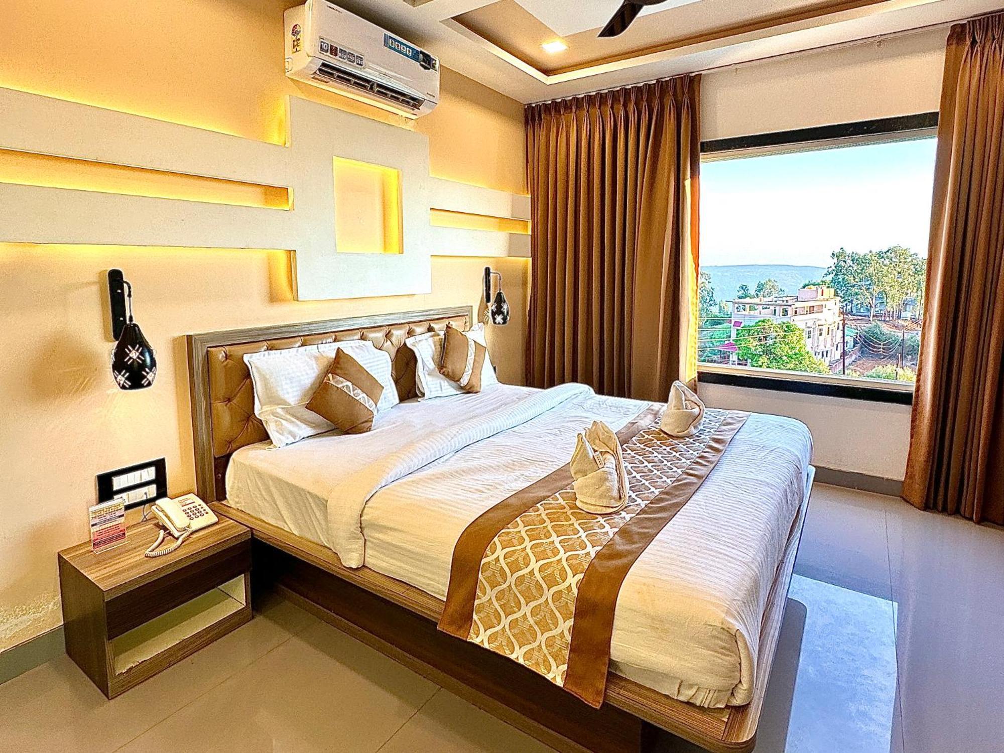 Hollywood Palace Resort Panchgani Exterior photo